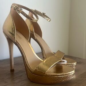 New Michael Kors Metallic Snake Embossed Leather Platform Sandal. Size 7